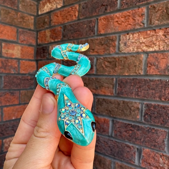 Serpenti Turquoise Crystal Snake Brooch - Picture 8 of 9